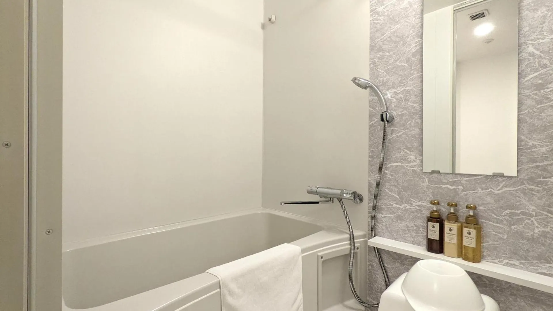 Eslead Hotel Osaka Tsuruhashi 3*,