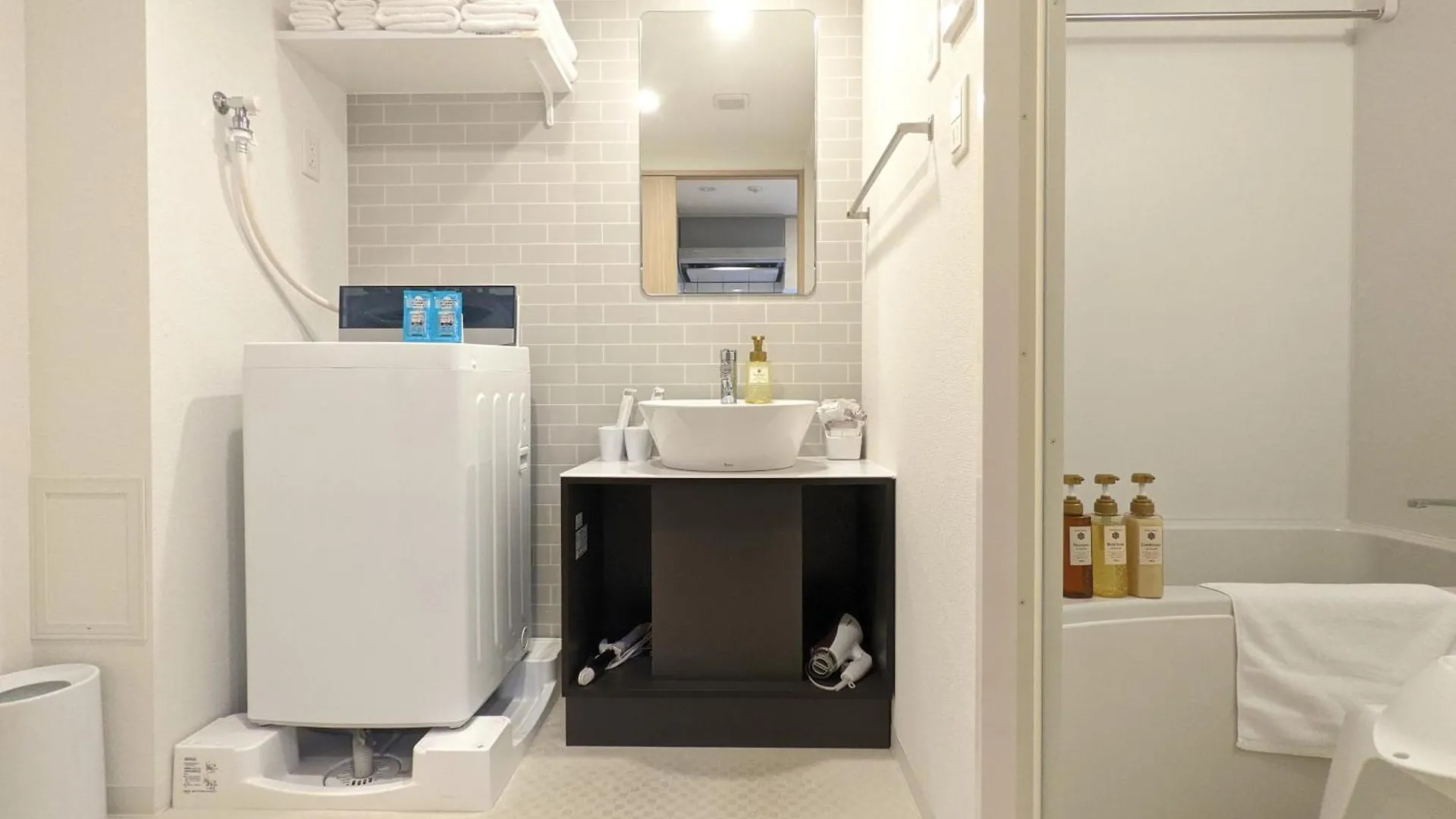 Eslead Hotel Osaka Tsuruhashi 3*,  Japan